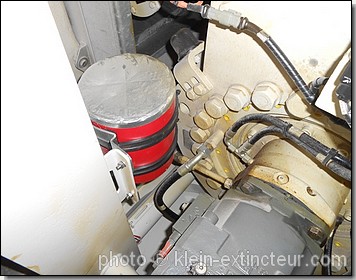 Gnrateur Dynameco 2000-E02 dans le compartiment moteur d'une grue portuaire de manutention LIEBHERR LHM 280