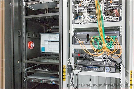 DSPA 12-4 Gnrateur d'Arosol Extincteur dans une baie rseau