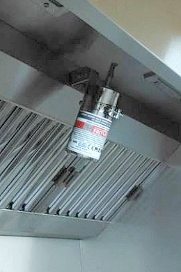 Gnrateur d'arosol Fritoflex sous hotte en grande cuisine